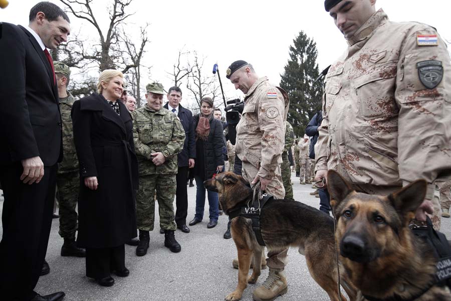 hv afganistan32-04 783068S0